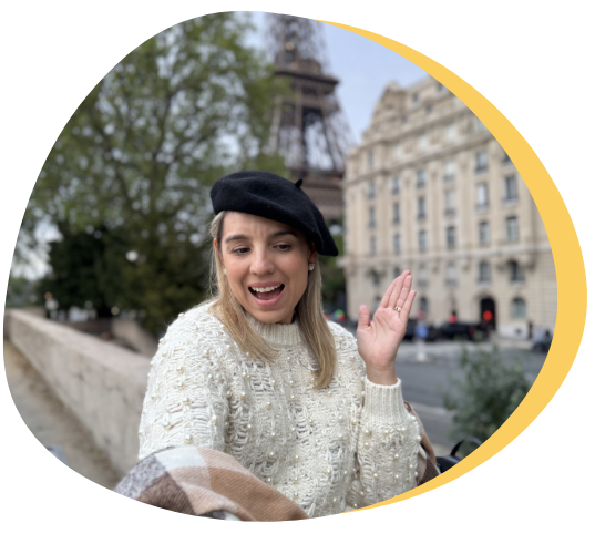 linda mulher com boina em Paris